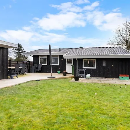 Holiday home Bjart - 150m From The Sea By Interhome *